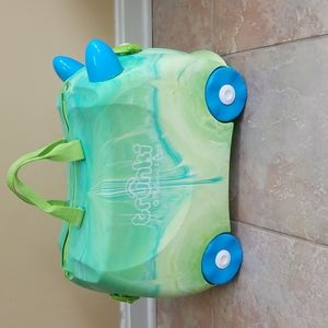 Trunki green blue swirl with locks and shoulder strap barely used